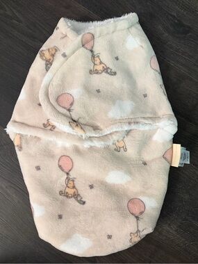 2/$30⚡️- BABY | Pooh Bear collection newborn swaddle